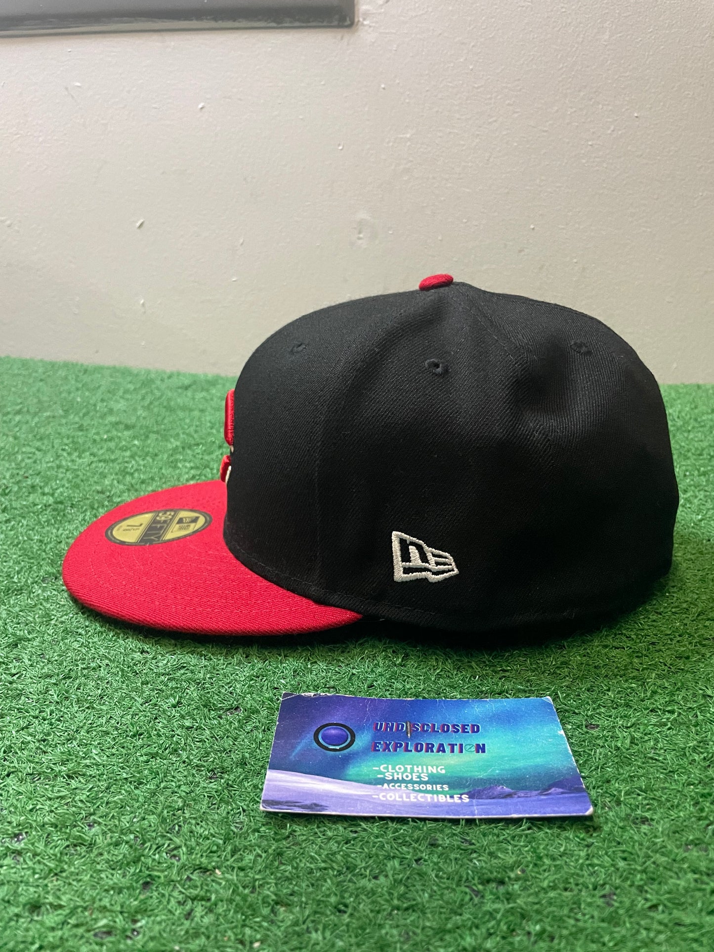 Cincinnati Reds black and red fitted hat