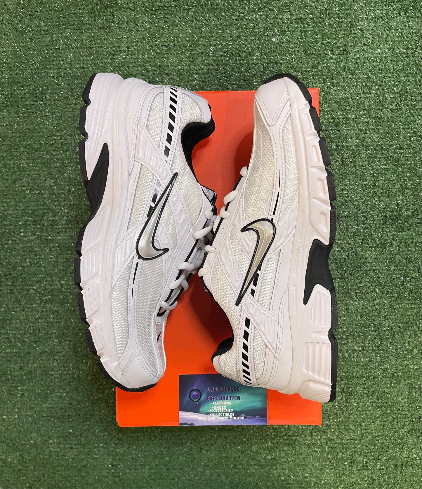 Nike Initiator white metallic silver