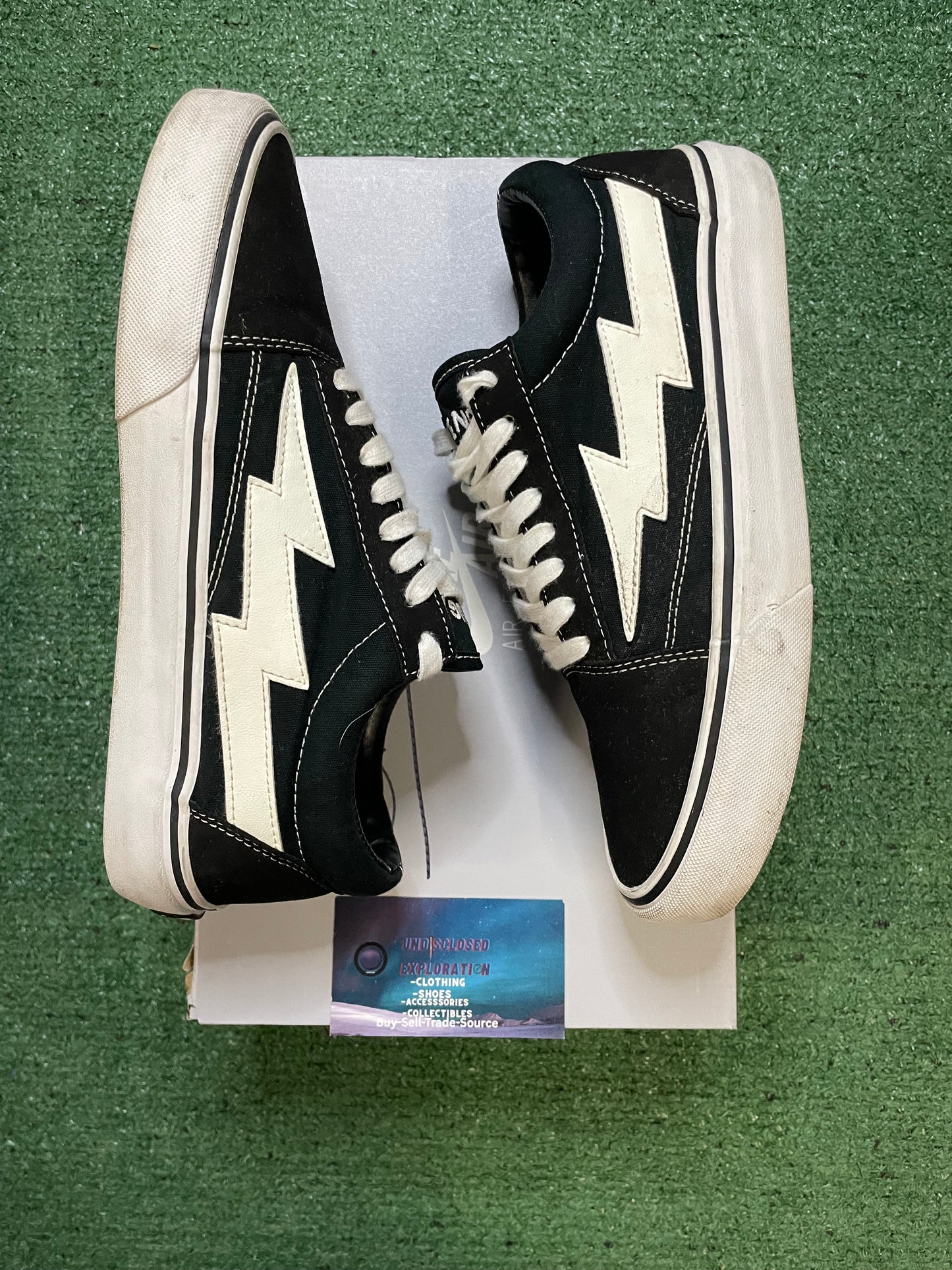 Revenge Storm black & white size 8men/9.5women