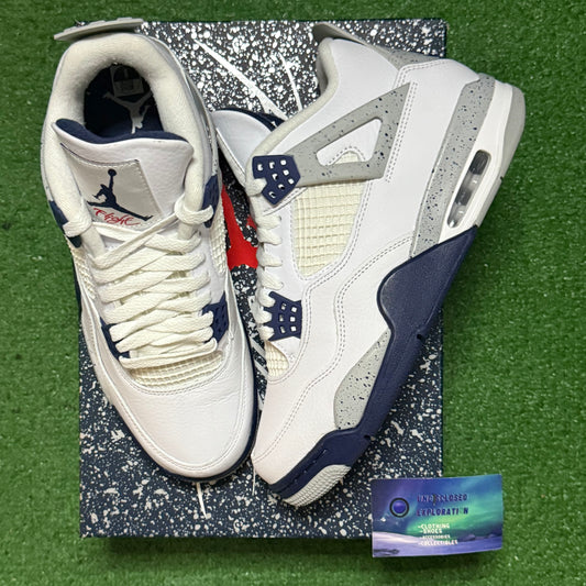 Jordan 4 Midnight Navy 8 Men/9.5 Women “Preowned”