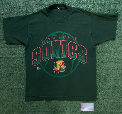 Vintage 1990s Seattle Sonics embroidered tee