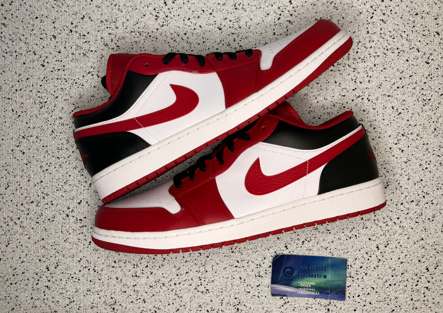Jordan 1 Low Bulls