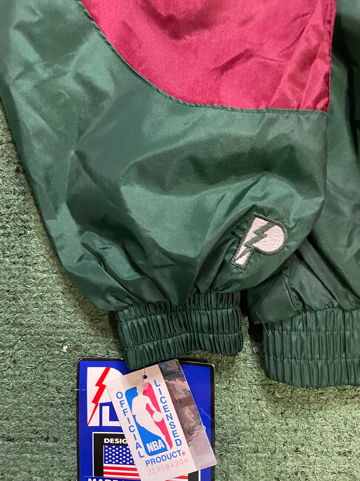 Vintage 1990s Seattle Sonics pro player youth Track suit