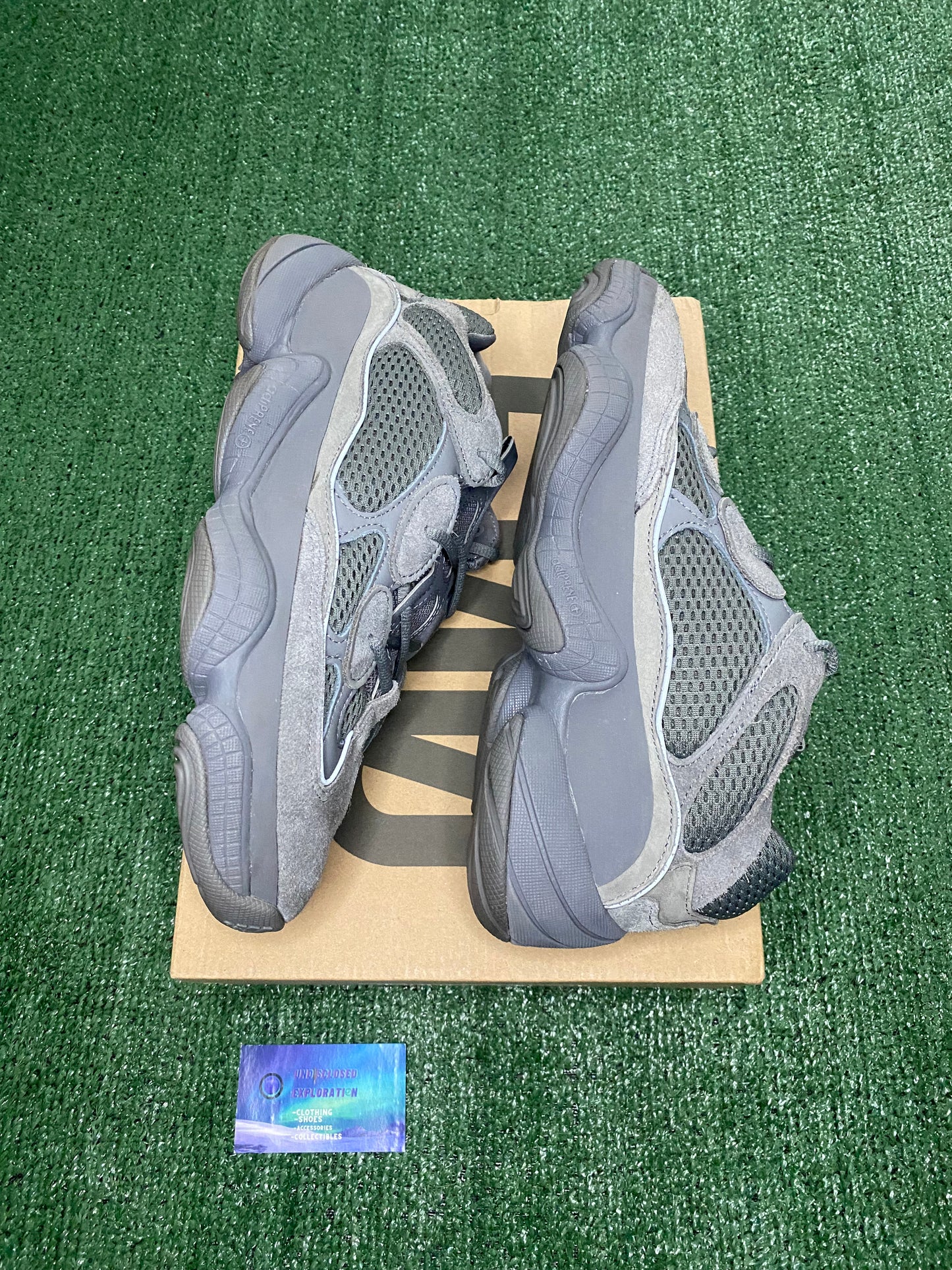 Yeezy 500 granite size 10men/11.5women