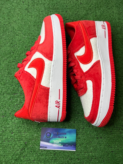 Nike Air Force 1 low Valentine’s Day fleece 2024 size 7youth/8.5women