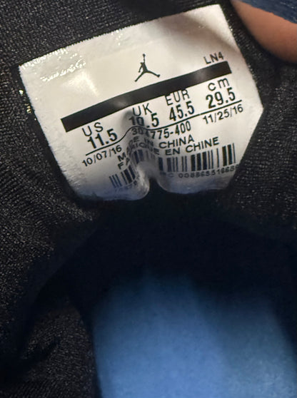 Jordan 7 Pantone