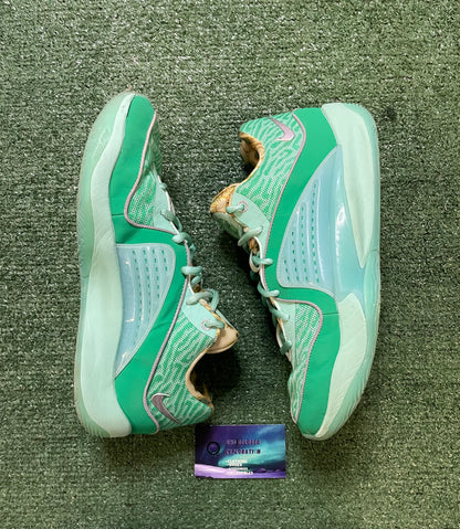 Nike KD 16 Wanda mint size 10men/11.5women