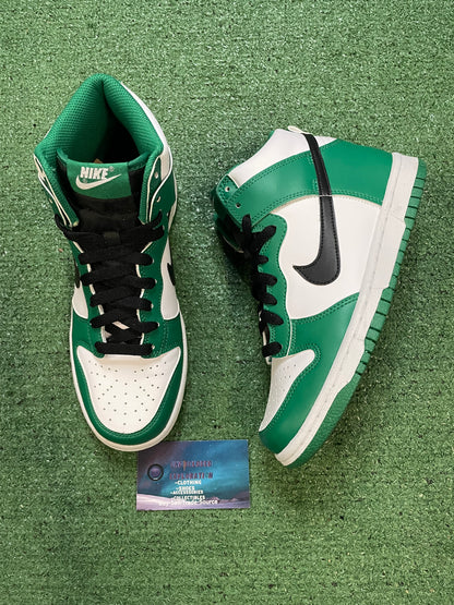 Nike dunk high Celtics size 5.5youth/7women