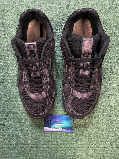 New Balance 740 triple black size 10.5men/12women