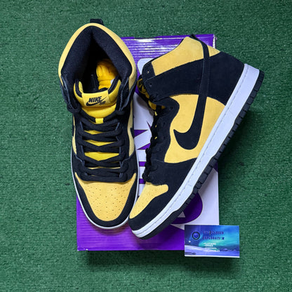 Nike Dunk SB High Reverse Goldenrod 11.5 Men/13 Women “Preowned”