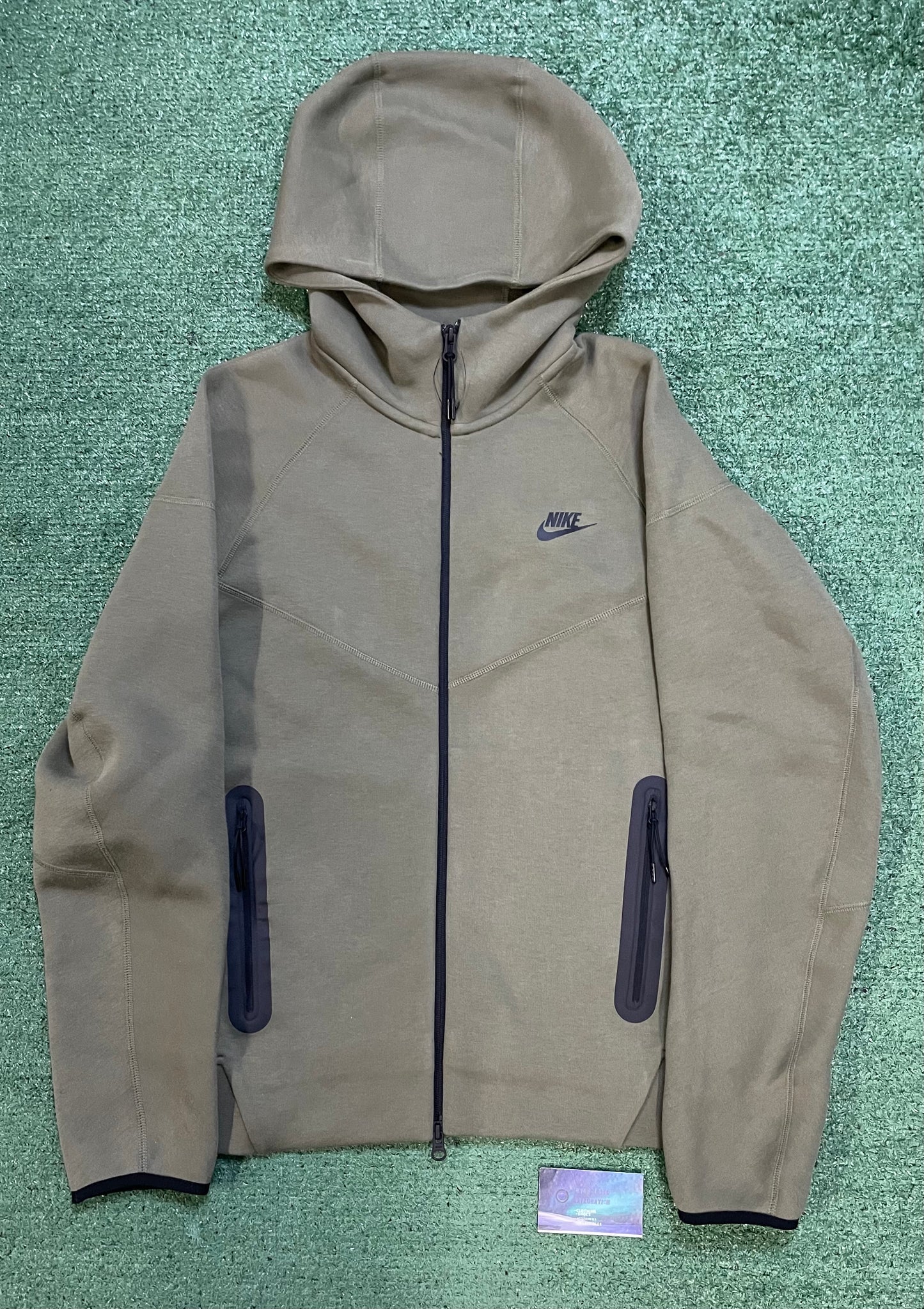 Nike Tech medium olive sweatsuit