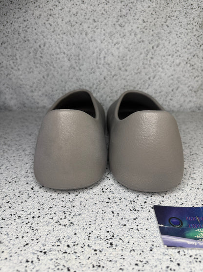 Yzy SL-01 Grey 9 Men/10.5 Women “Preowned”
