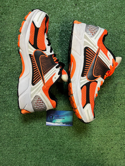 Nike Vomero 5 total orange size 10.5men/12women