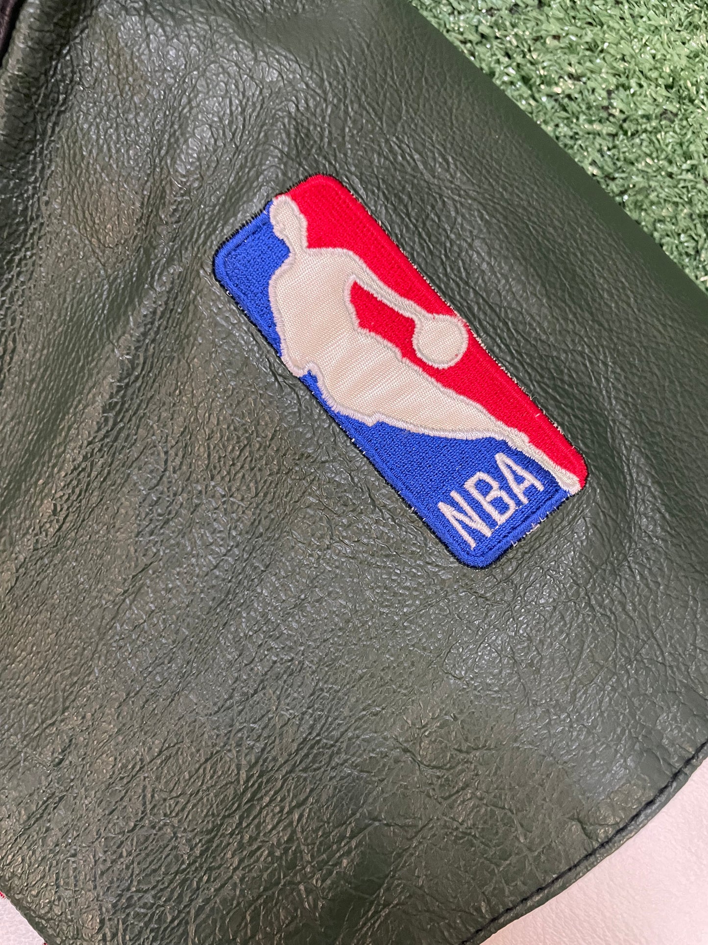 Vintage 1990s Seattle Sonics pro player Sonics jacket