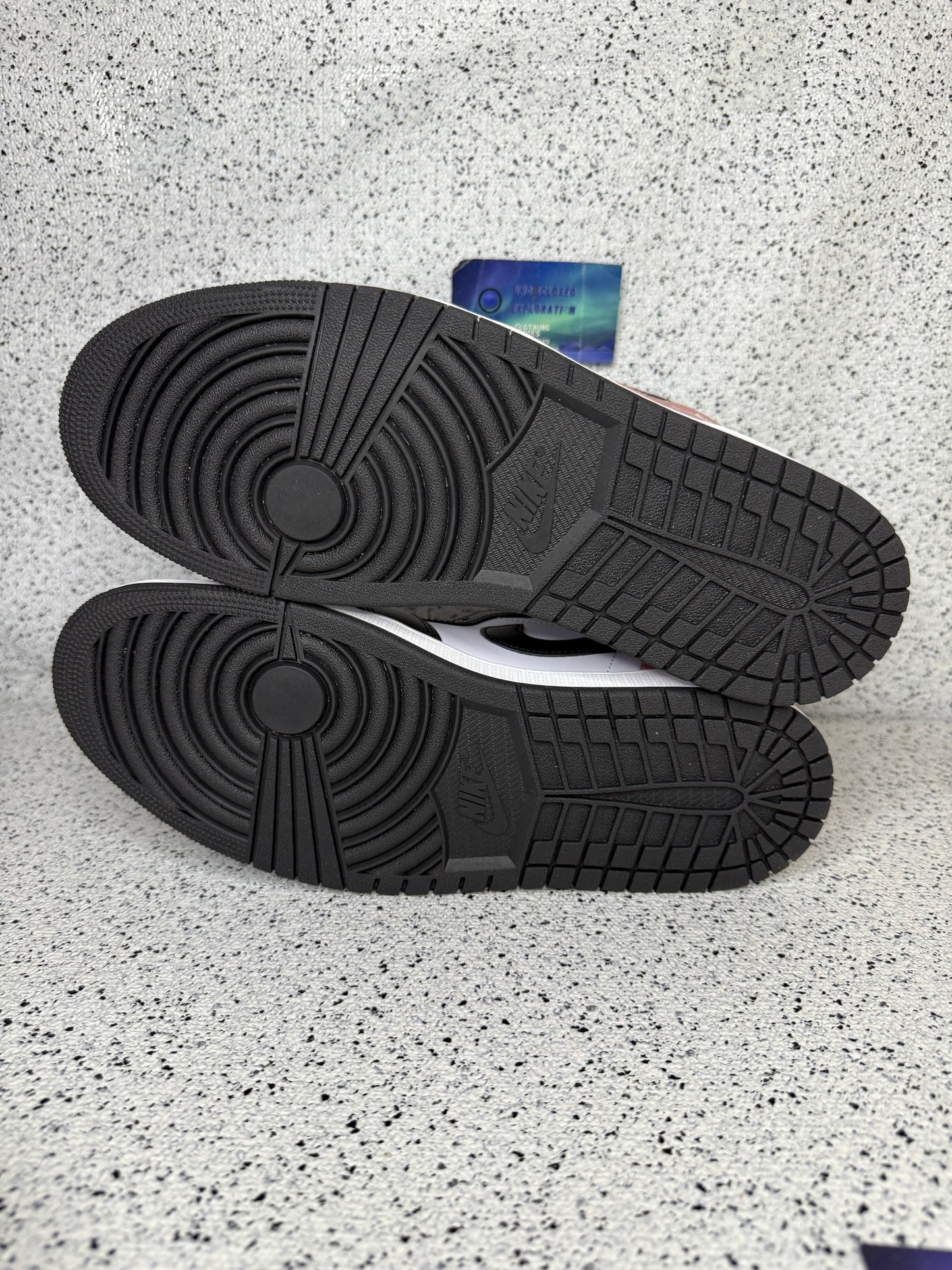 Jordan 1 Mid Rust Pink