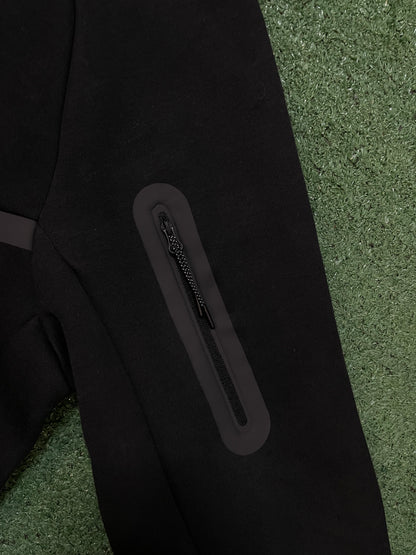 Nike tech fleece black sweatsuit