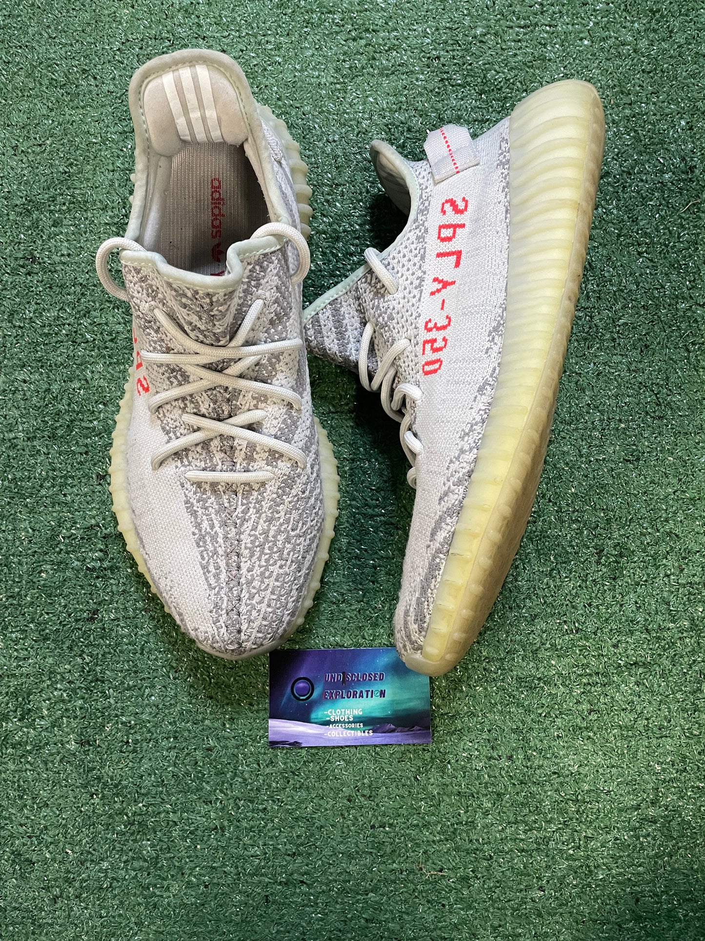 Yeezy boost 350 v2 blue tint size 10men/11.5women