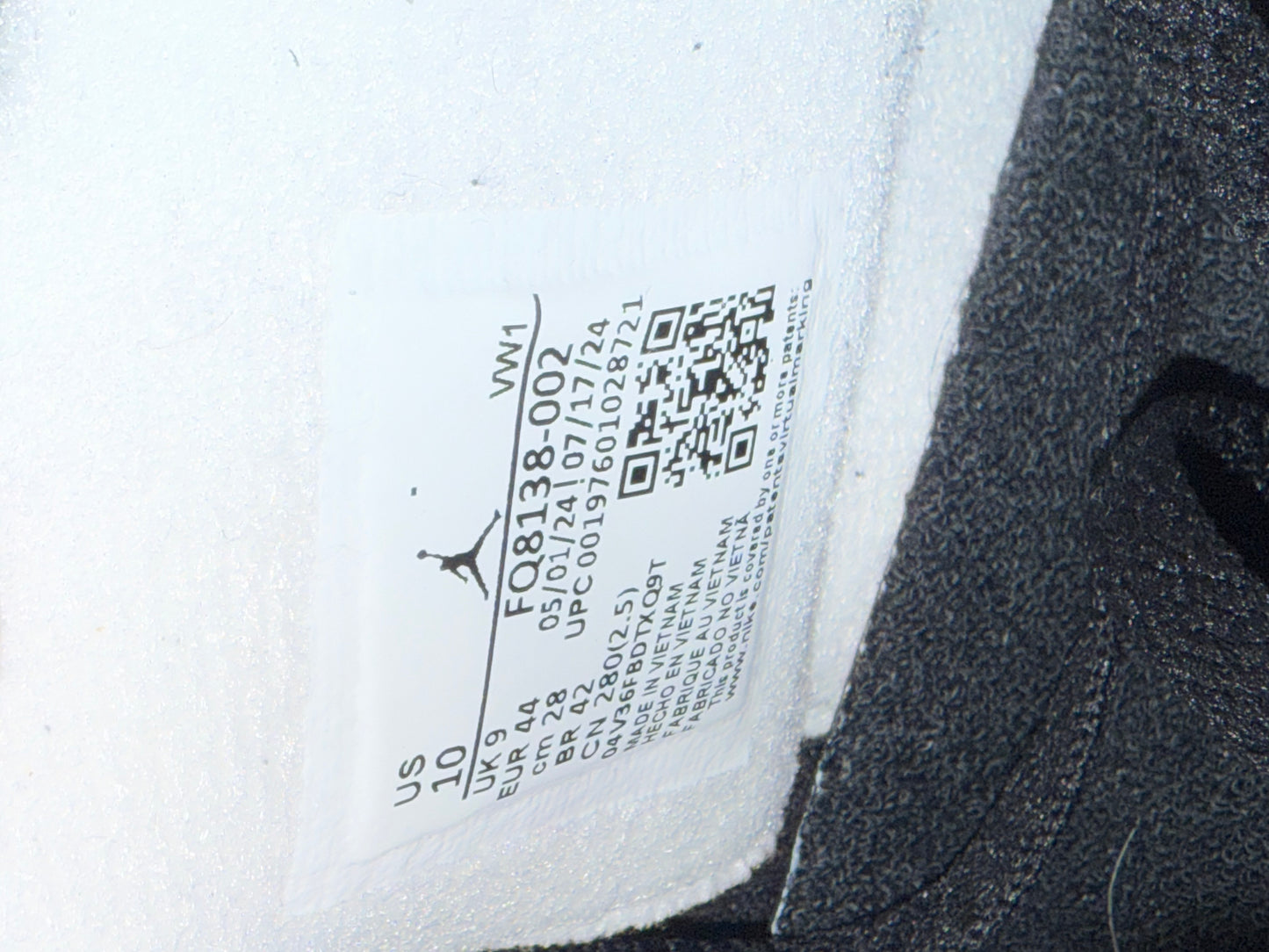 Jordan 4 Fear 10 Men/11.5 Women “Preowned”