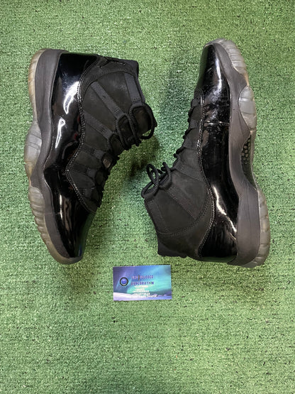 Jordan 11 cap and gown size 11men/12.5women