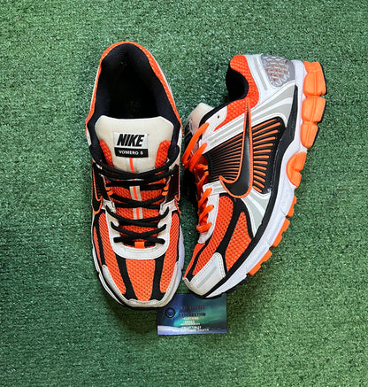 Nike Vomero 5 total orange size 10.5men/12women