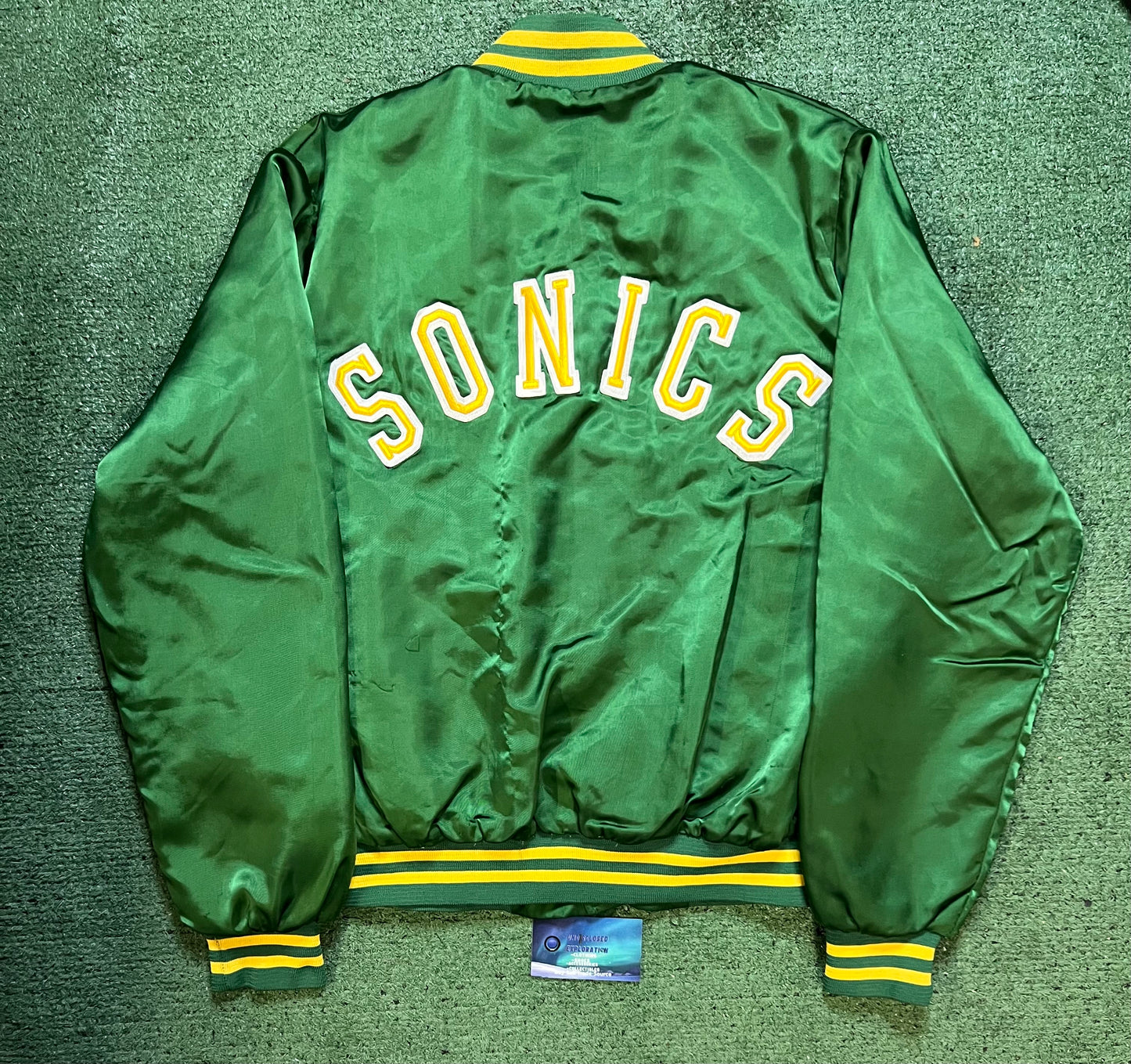Vintage 1990s Seattle SuperSonics satin jacket