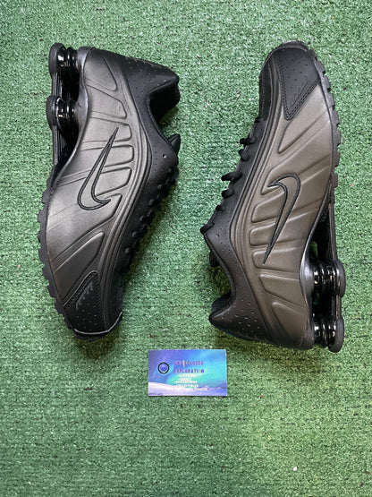 Nike Shox R4 triple black