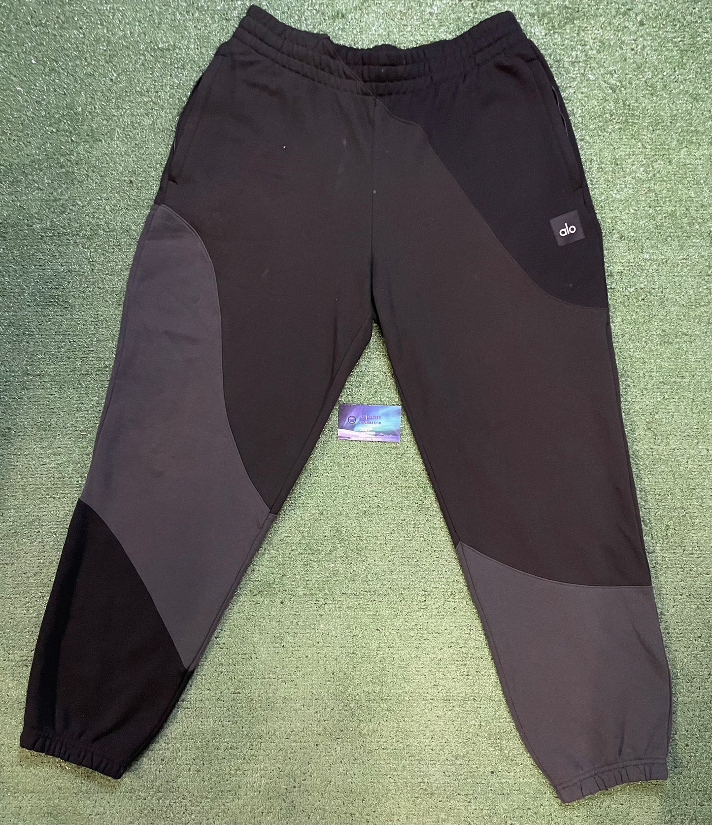 Alo make waves black and grey sweatpants
