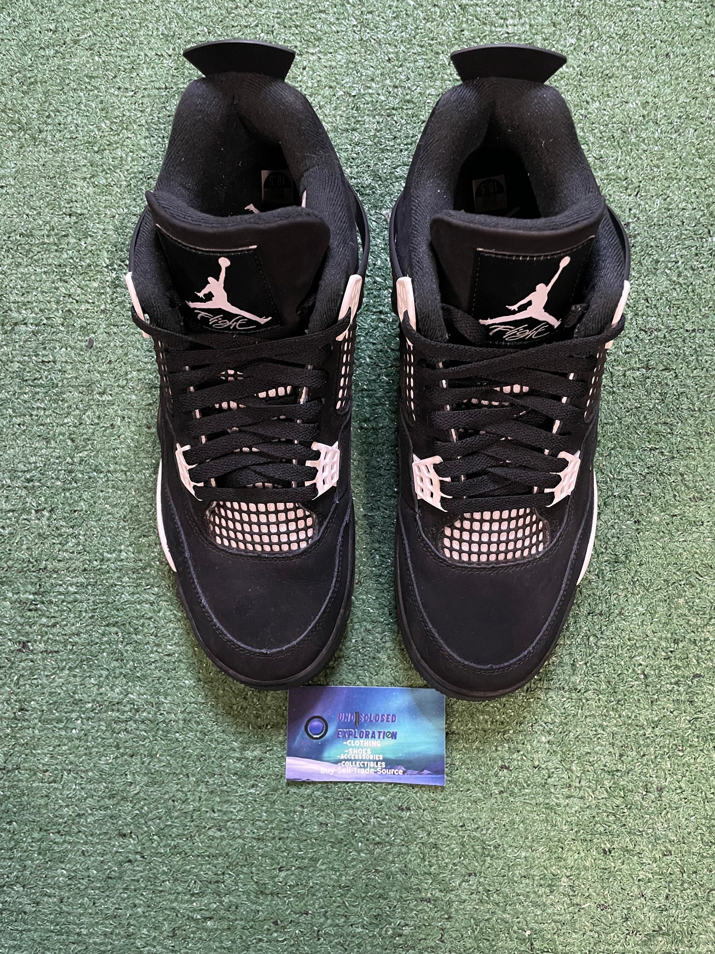 Air Jordan 4 white thunder size 10.5men/12women