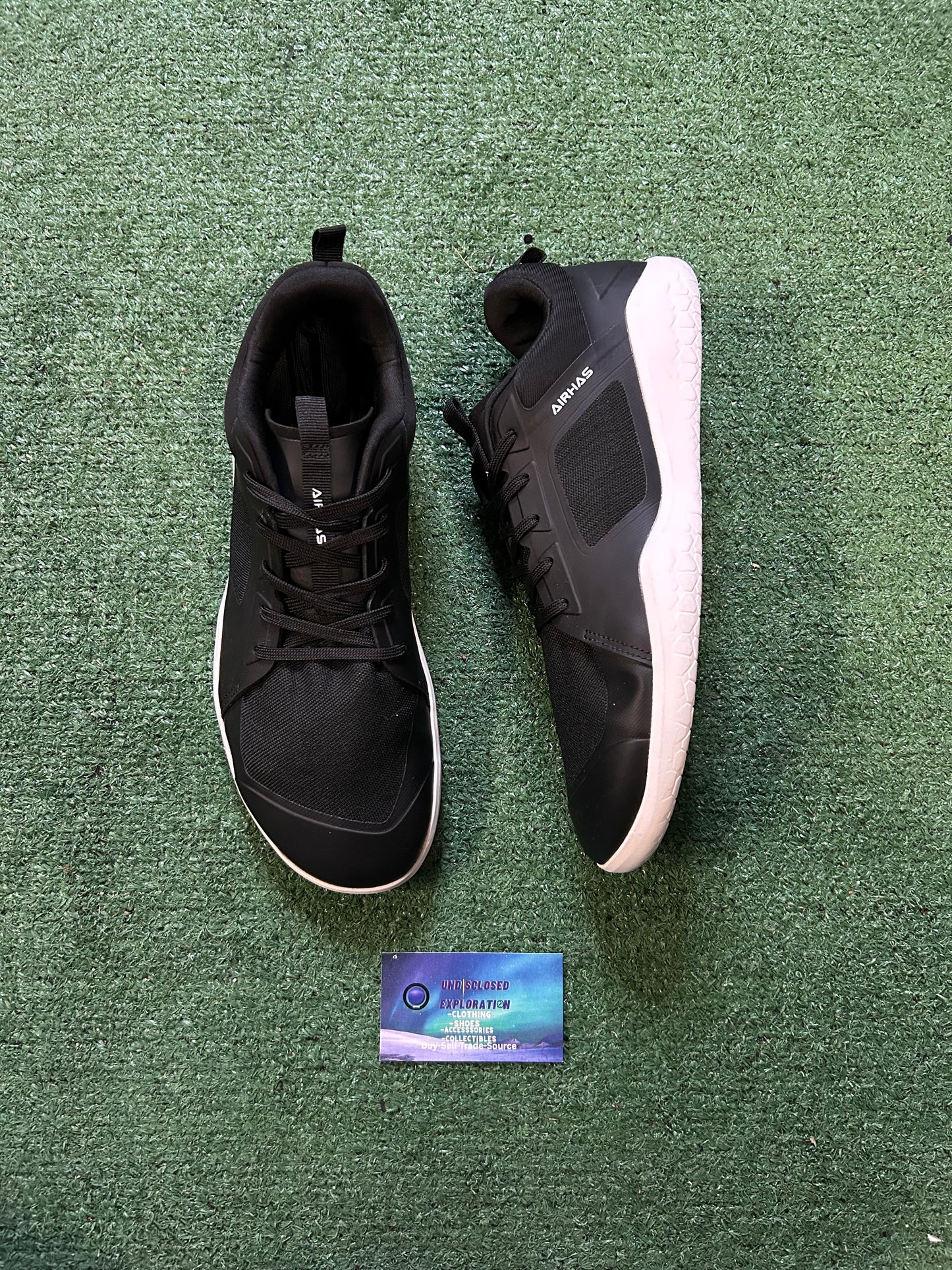 Airhas black and white size 10men/11.5women