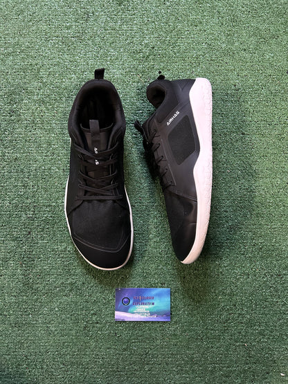 Airhas black and white size 10men/11.5women