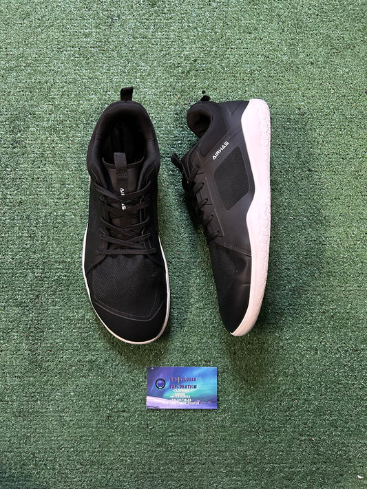 Airhas black and white size 10men/11.5women