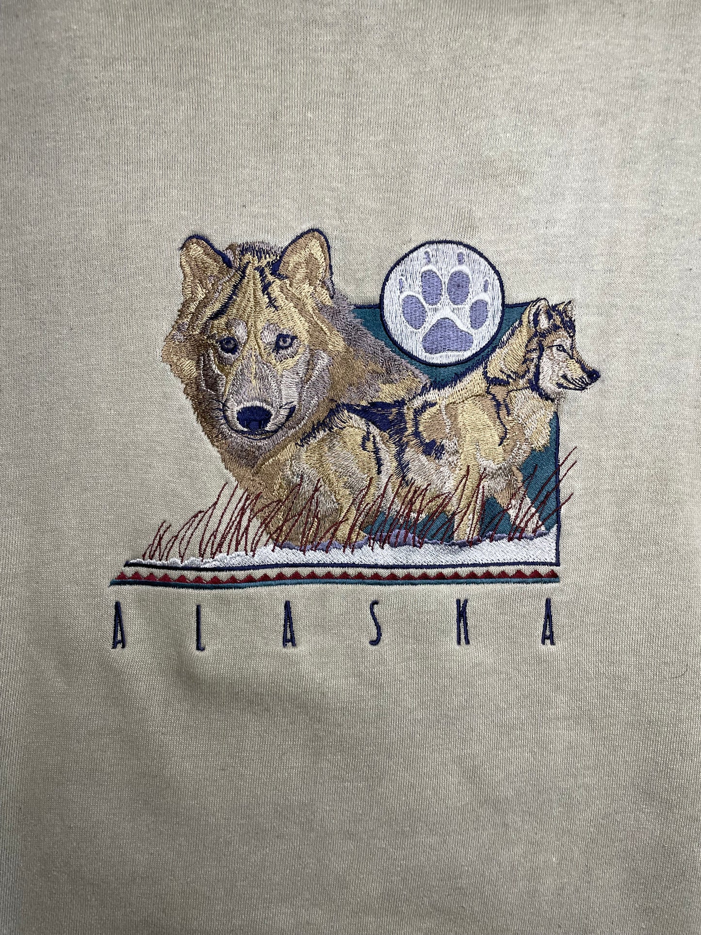 Vintage 1990s Alaska wolves embroidered crewneck