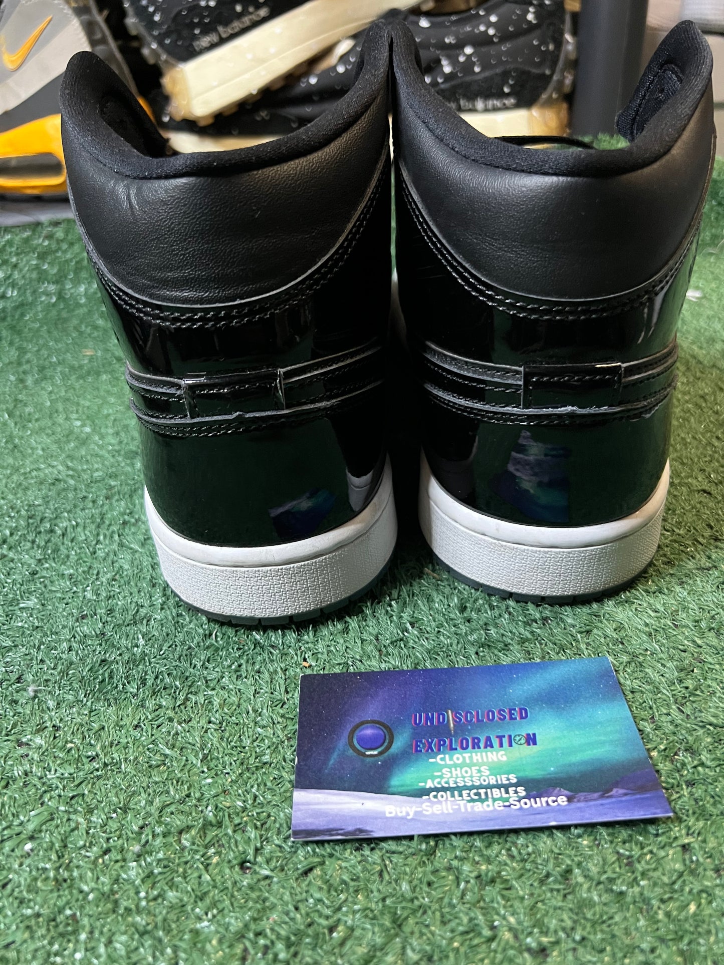 Jordan 1 mid space jam size 11men/12.5women