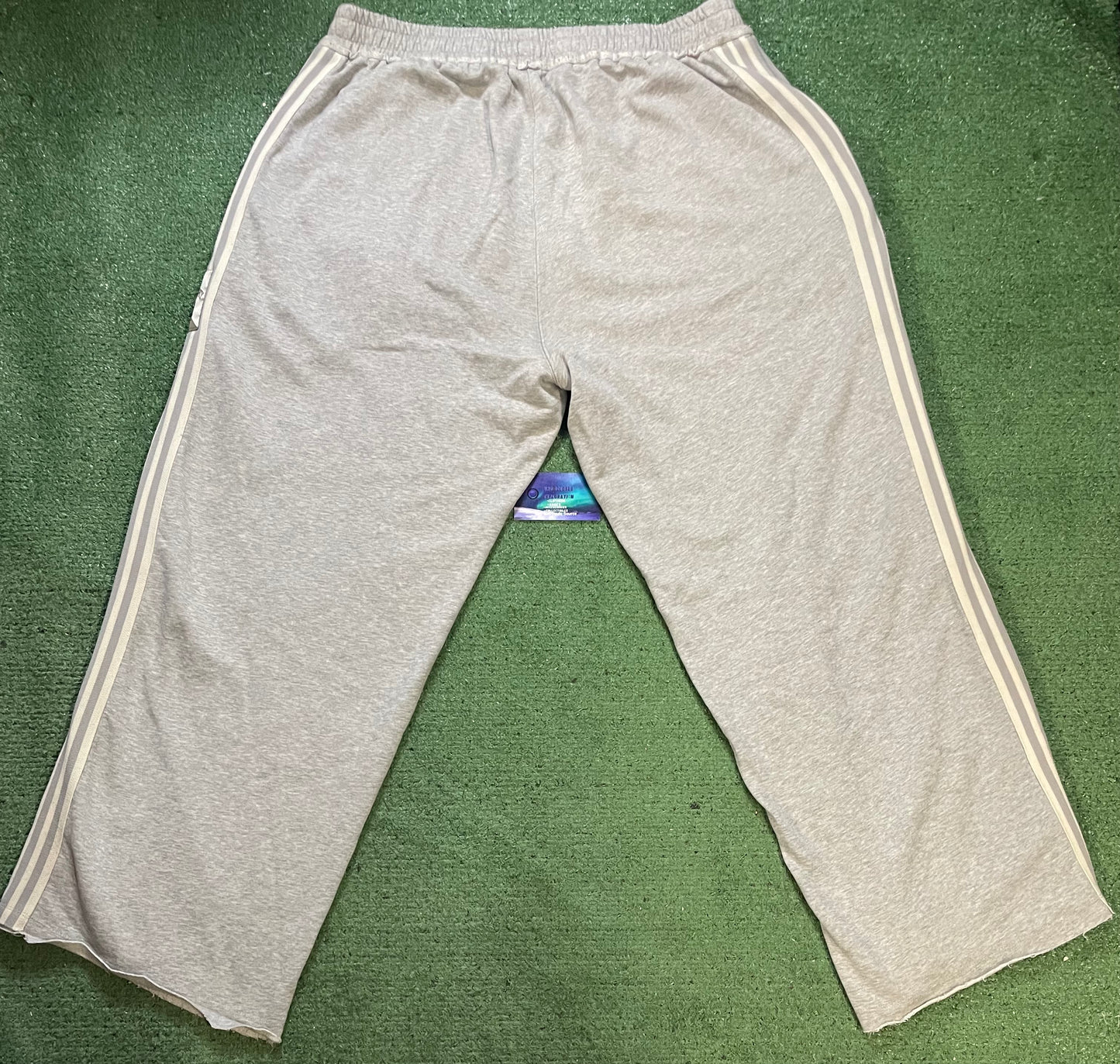 Gv Gallery Raspberry Hills lil Leon grey sweatpants