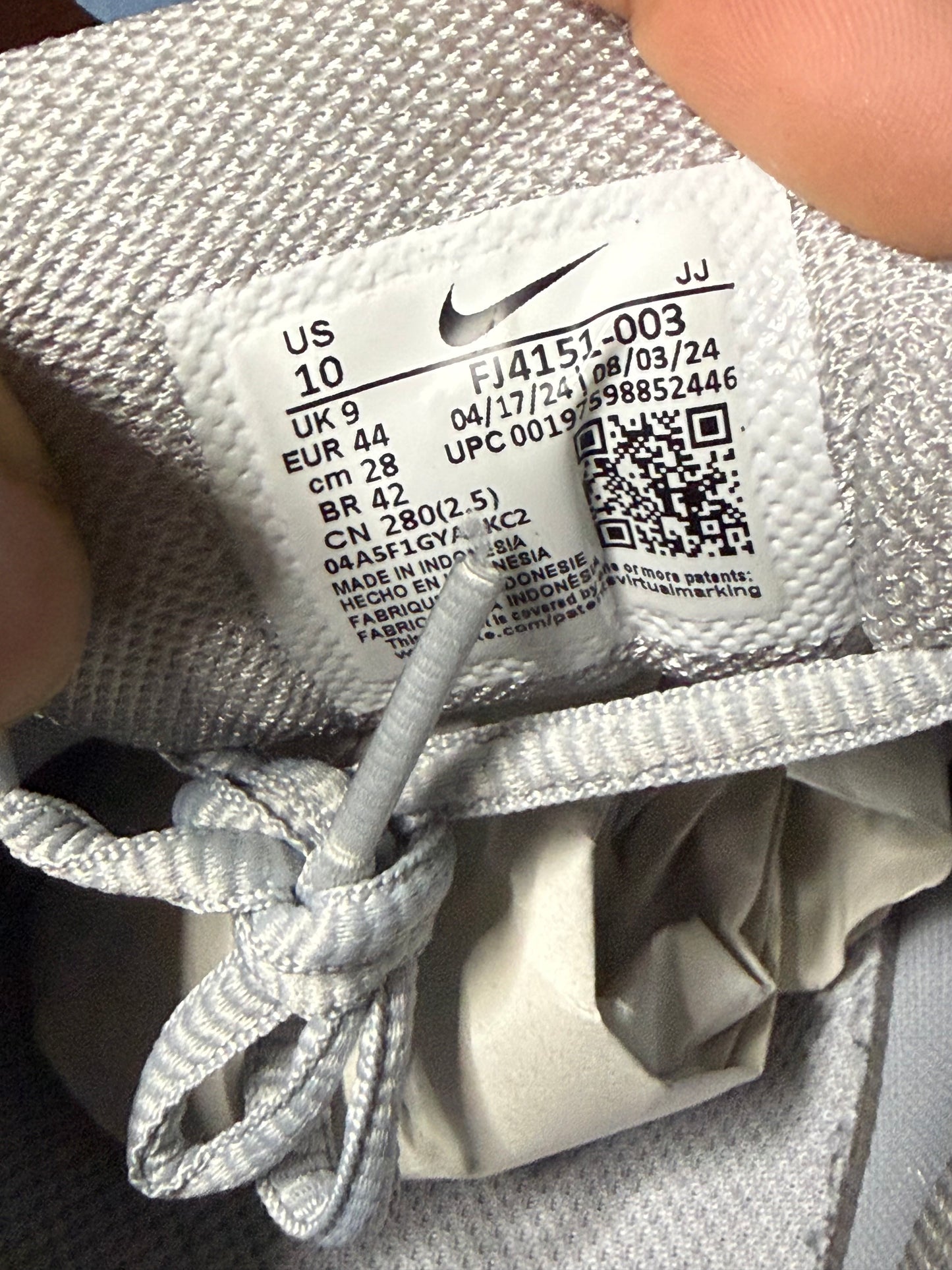 Nike Vomero 5 Wolf Grey 10men/11.5women “Preowned”