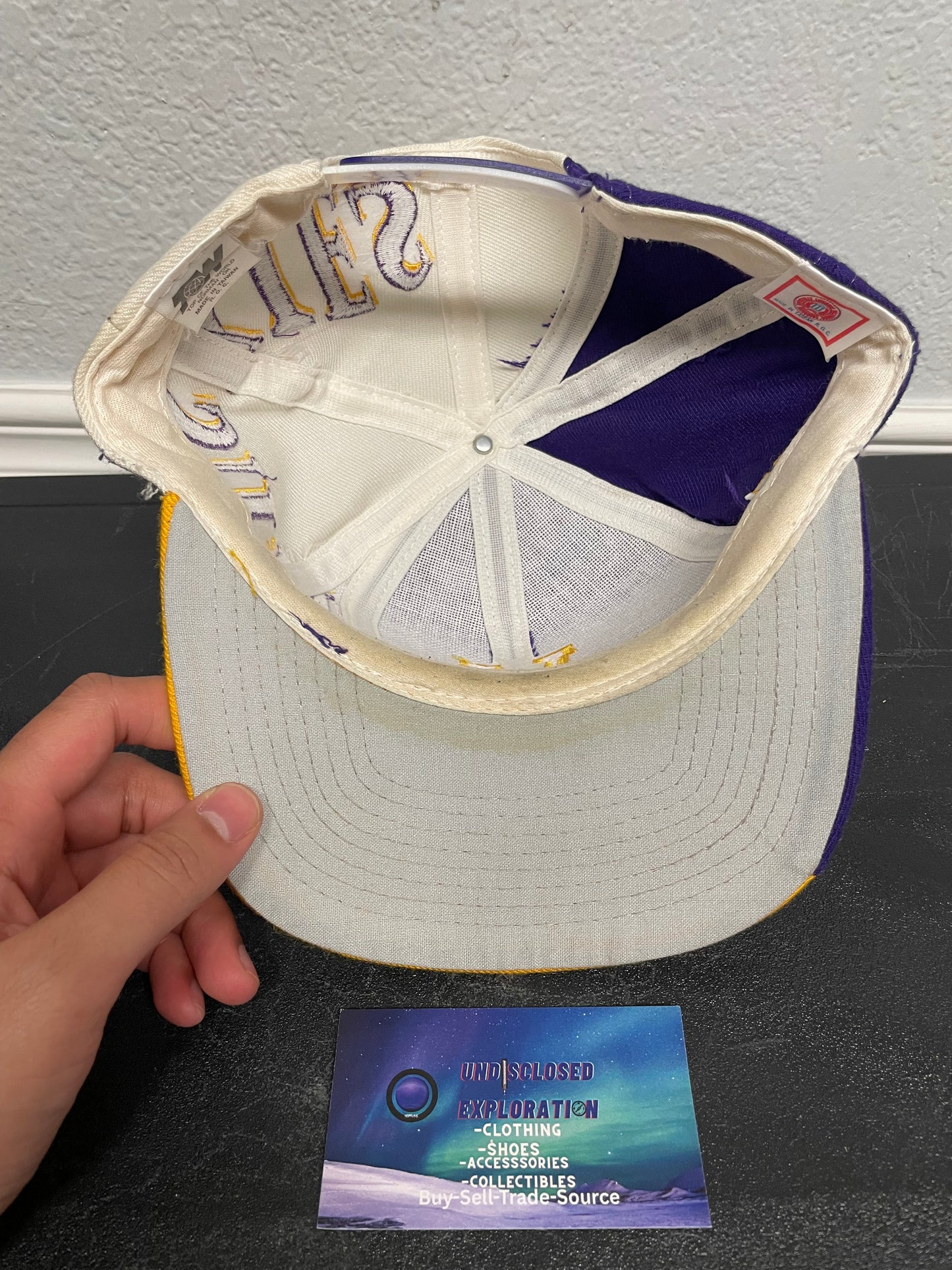 Vintage 1990s UW Washington Huskies Top Of The World Wave  Hat