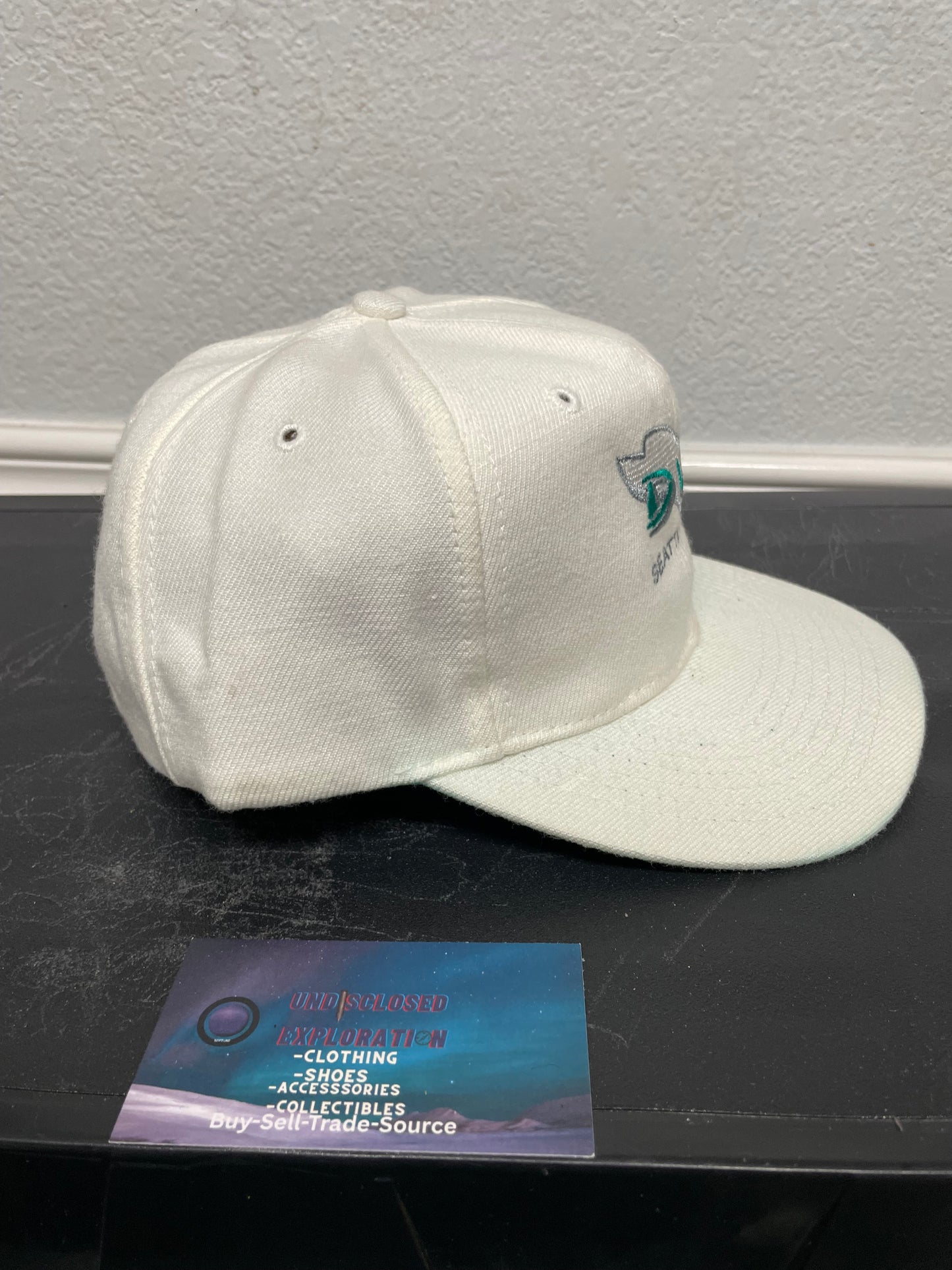 vintage 1990s Dv8 white hat