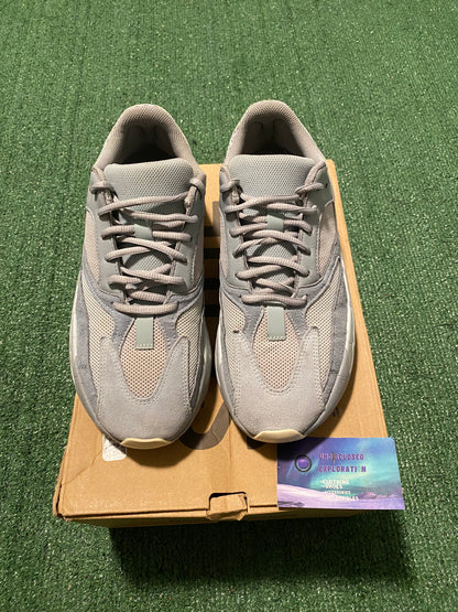 Yeezy 700 “Inertia” size 8men/9.5women