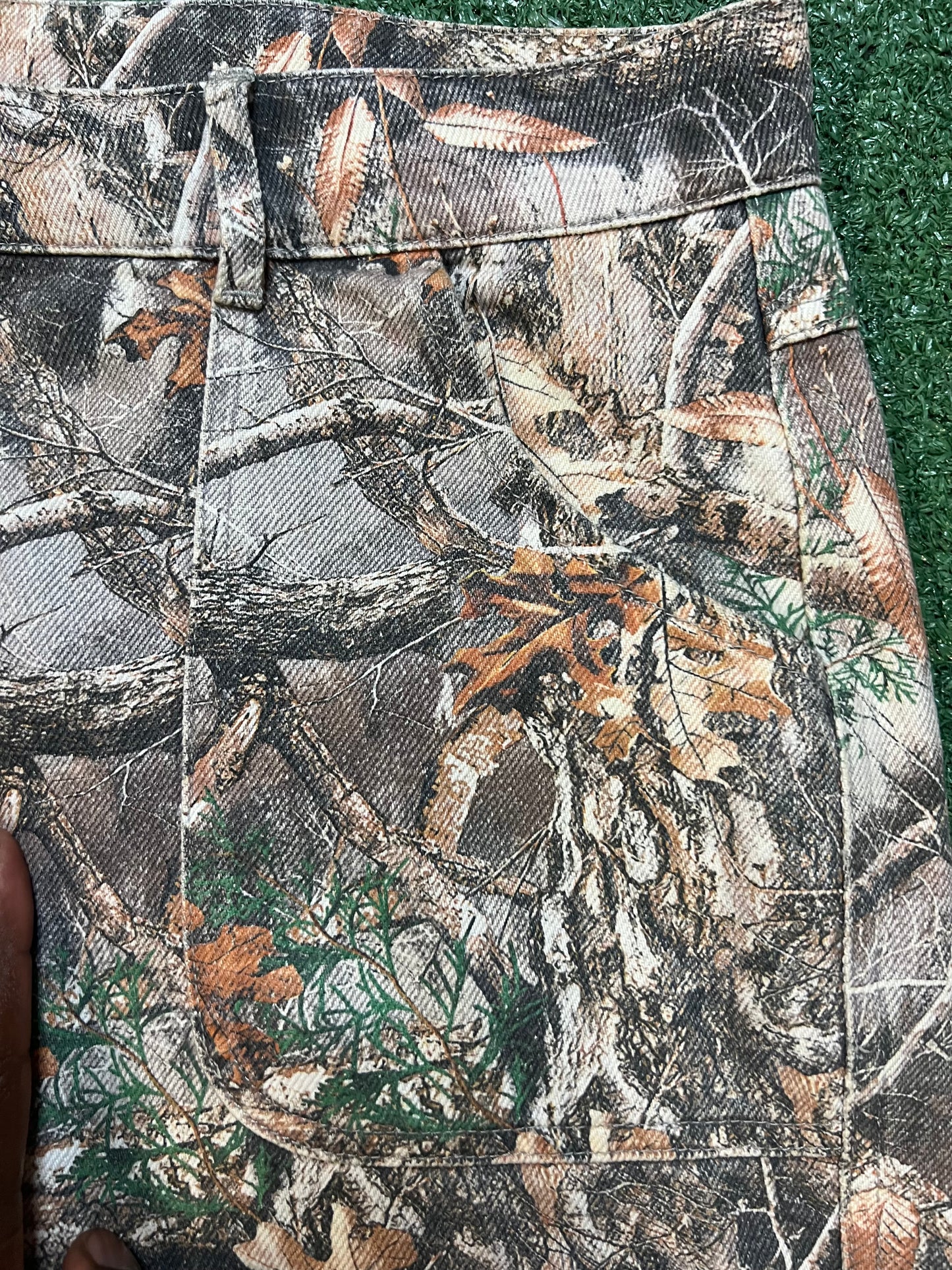 Gv Gallery raspberry hills camo cargo pants