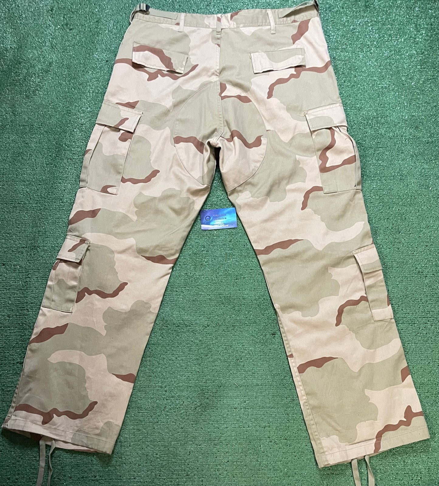 Gv Gallery Raspberry Hills dessert camo cargo pants