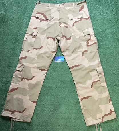 Gv Gallery Raspberry Hills dessert camo cargo pants