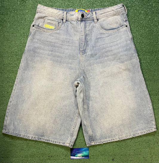 Empyre flip phone light wash Jean shorts