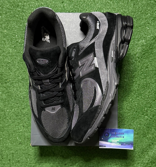 New Balance 2002r Black Grey