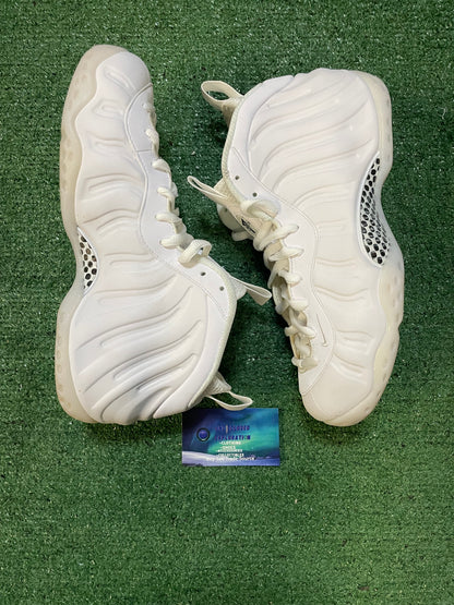 Nike air foamposite one triple white size 9.5men/11women