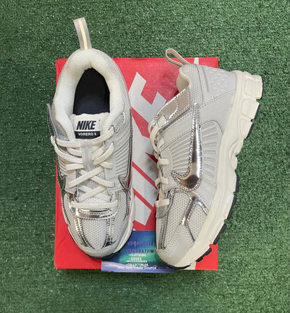 Nike Vomero 5 Photon dust chrome