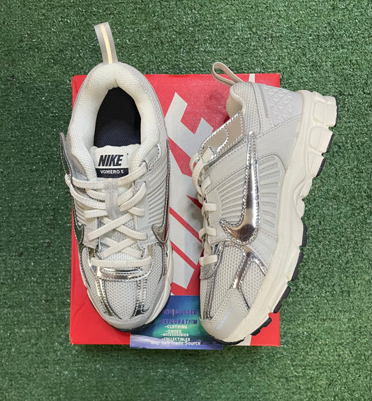 Nike Vomero 5 Photon dust chrome
