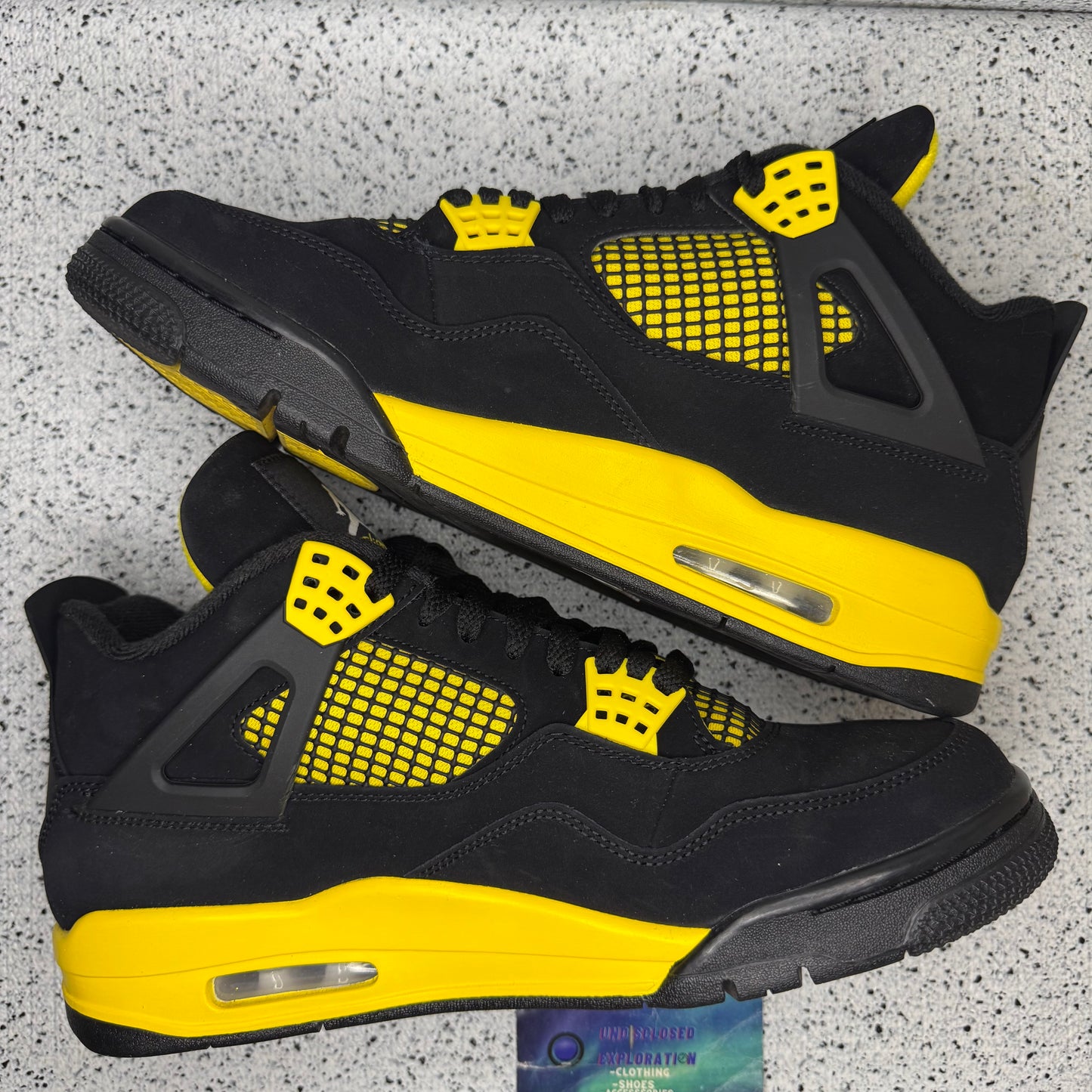 Jordan 4 Thunder 10.5 Men “Preowned”