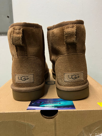 UGG Classic mini II size 7.5men/9women