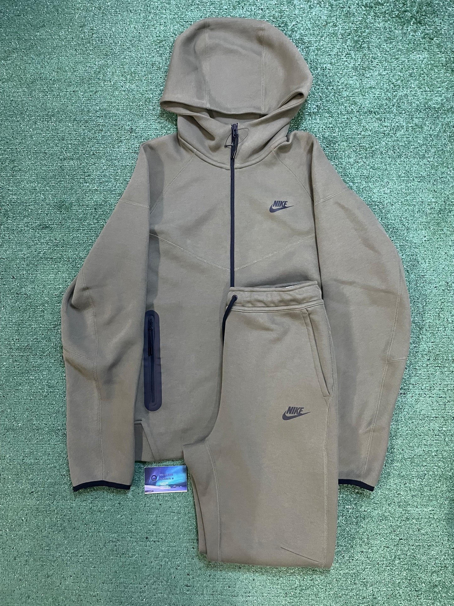 Nike Tech medium olive sweatsuit