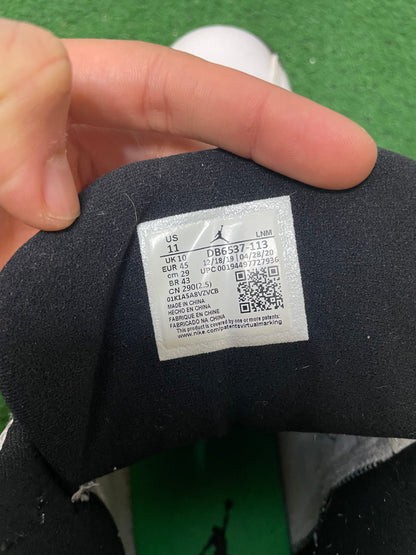 Jordan 13 lucky green size 11men/12.5women